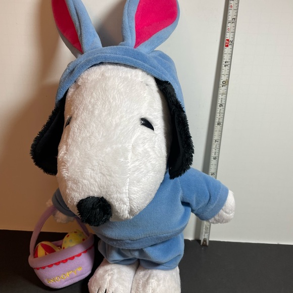 Easter Snoopy Musical by Coyne's,  Plays Peanuts Theme No Motion READ - Picture 5 of 8